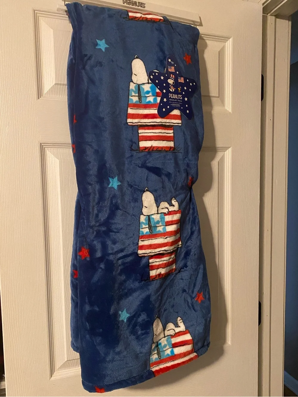 Peanuts snoopy patriotic doghouse Americana throw blanket - Picture 1 of 4
